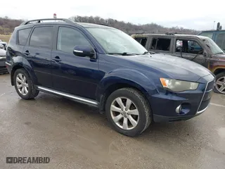 2010 Mitsubishi Outlander XLS with VIN JA4JT4AXXAZ014218, listed as a IAAI auction lot 41443983 with 177,494 mi miles. Bid and sale history available at carsss.com. Image 1.