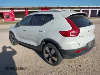 2021 Volvo XC40 Momentum with VIN YV4162UK5M2423299, listed as a IAAI auction lot 41940996 with 50,304 mi miles and . Bid and sale history available at DreamBid. Image 3.