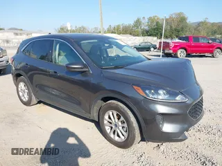 2020 Ford Escape SE z VIN 1FMCU9G61LUB64558, wystawiony jako IAAI lot #40515574 z przebiegiem 24 304 mil mil oraz . Historia ofert i sprzedaży dostępna na DreamBid. Obrazek 1.