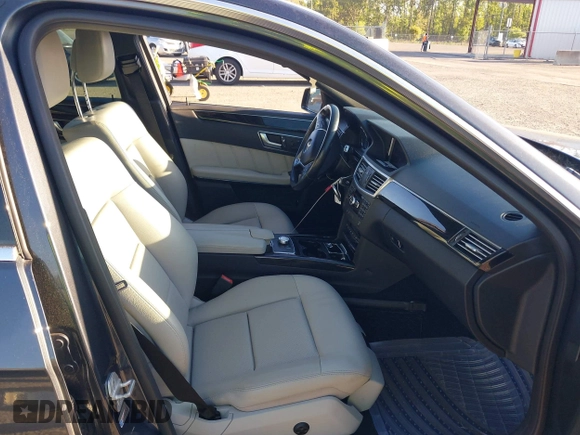 2013 Mercedes-Benz E-Class E 350 Luxury BlueTEC with VIN WDDHF2EB8DA741915, listed as a IAAI auction lot 42026412 with 105,569 mi miles. Bid and sale history available at carsss.com. Image 5.