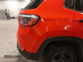 2018 Jeep Compass Sport z VIN 3C4NJDAB3JT402254, wystawiony jako IAAI lot #41830273 z przebiegiem 73 274 mil mil oraz . Historia ofert i sprzedaży dostępna na DreamBid. Obrazek 19.