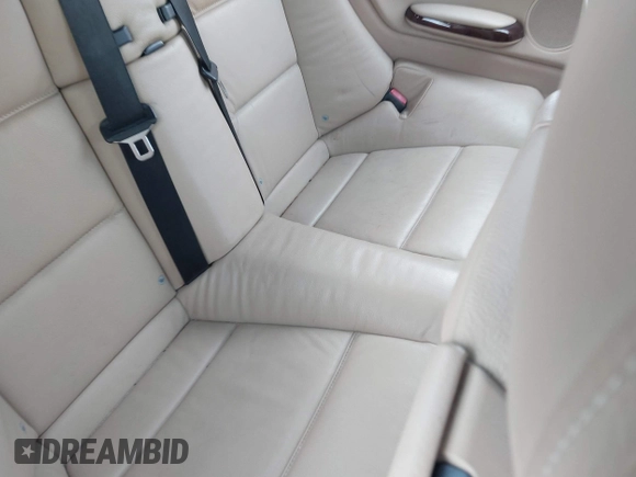 2006 BMW 3 Series 325Ci with VIN WBABW33476PX88778, listed as a IAAI auction lot 41305627 with 137,677 mi miles and . Bid and sale history available at carsss.com. Image 8.