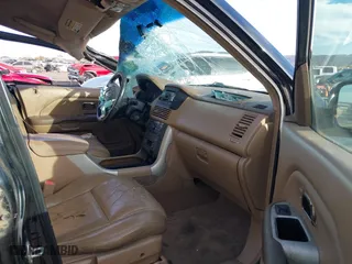 2004 Honda Pilot EX with VIN 2HKYF18624H620101, listed as a IAAI auction lot 41539583 with 196,158 mi miles. Bid and sale history available at carsss.com. Image 5.