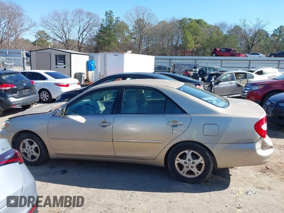 2002 Toyota Camry LE z VIN 4T1BE32K02U051709, wystawiony jako IAAI lot #41485620 z przebiegiem 232 876 mil mil oraz . Historia ofert i sprzedaży dostępna na DreamBid. Obrazek 14.