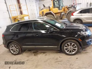2017 Lincoln MKC Select z VIN 5LMCJ2D94HUL61565, wystawiony jako IAAI lot #42019067 z przebiegiem 77 366 mil mil oraz . Historia ofert i sprzedaży dostępna na DreamBid. Obrazek 13.