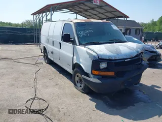 2004 Chevrolet Express Cargo z VIN 1GCHG35U041191396, wystawiony jako IAAI lot #42157803 z przebiegiem 352 137 mil mil oraz . Historia ofert i sprzedaży dostępna na DreamBid. Obrazek 1.