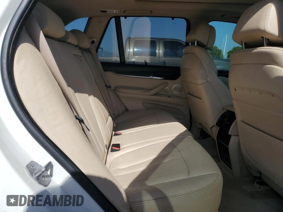 2014 BMW X5 xDrive50i z VIN 5UXKR6C55E0C03032, wystawiony jako Copart lot #57274505 z przebiegiem 107 963 mil mil oraz Czysty tytuł • Clean title. Historia ofert i sprzedaży dostępna na DreamBid. Obrazek 11.