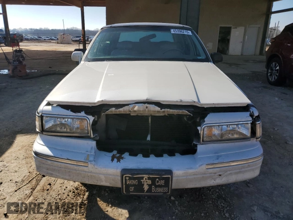 1997 Lincoln Town Car Signature z VIN 1LNLM82W9VY633666, wystawiony jako Copart lot #45396215 z przebiegiem 100 182 mil mil oraz Szkoda całkowita • Salvage title. Historia ofert i sprzedaży dostępna na DreamBid. Obrazek 5.
