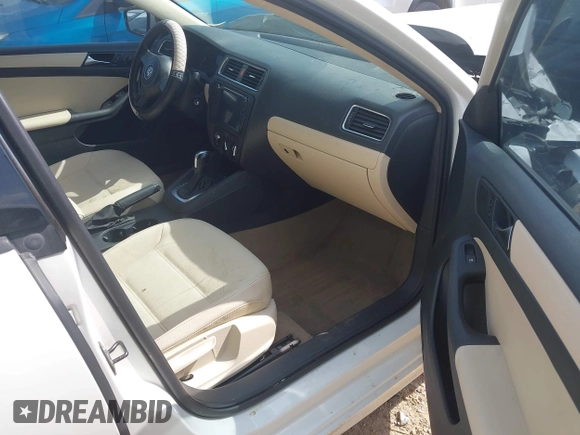 2011 Volkswagen Jetta SE with VIN 3VWDX7AJ9BM352889, listed as a IAAI auction lot 42276273 with Not provided miles and . Bid and sale history available at DreamBid. Image 5.