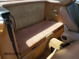 1986 Mercedes-Benz 560 SL z VIN WDBBA48D3GA038202, wystawiony jako Copart lot #60146945 z przebiegiem 219 226 mil mil oraz Czysty tytuł • Clean title. Historia ofert i sprzedaży dostępna na DreamBid. Obrazek 10.