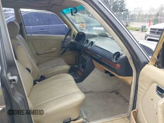 1985 Mercedes-Benz 300 with VIN WDBAB33C5FA233413, listed as a IAAI auction lot 41933343 with 110,651 mi miles and . Bid and sale history available at DreamBid. Image 5.