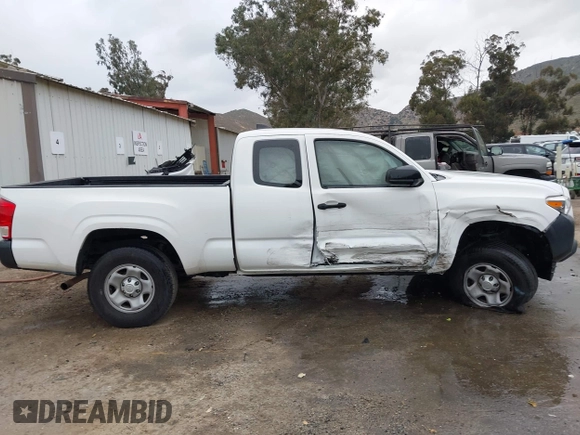 2017 Toyota Tacoma SR z VIN 5TFRX5GN5HX078049, wystawiony jako IAAI lot #42063533 z przebiegiem 256 585 mil mil oraz . Historia ofert i sprzedaży dostępna na DreamBid. Obrazek 13.