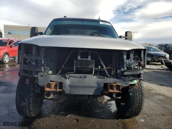 2004 GMC Sierra 1500 SLT with VIN 1GTEK19TX4E376829, listed as a Copart auction lot 45041115 with 246,952 mi miles and Salvage Title. Bid and sale history available at carsss.com. Image 5.