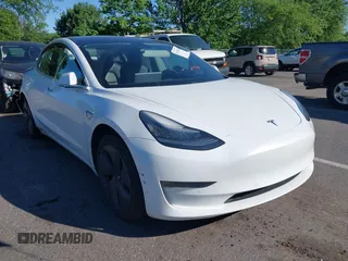 2018 Tesla Model 3 Long Range Battery z VIN 5YJ3E1EB7JF108455, wystawiony jako IAAI lot #42295925 z przebiegiem 81 319 mil mil oraz . Historia ofert i sprzedaży dostępna na DreamBid. Obrazek 1.