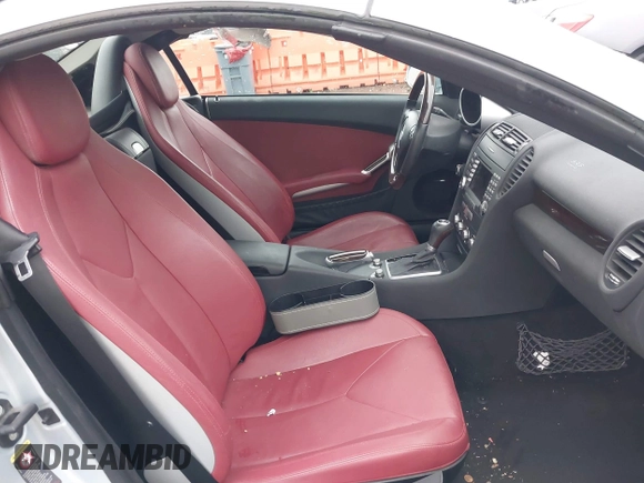 2005 Mercedes-Benz SLK 230/320 z VIN WDBWK56FX5F040781, wystawiony jako IAAI lot #41321130 z przebiegiem 100 319 mil mil oraz . Historia ofert i sprzedaży dostępna na DreamBid. Obrazek 5.