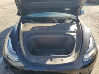 2024 Tesla Model Y Long Range z VIN 7SAYGAEE2RF075681, wystawiony jako Copart lot #86433524 z przebiegiem 18 640 mil mil oraz Szkoda całkowita • Salvage title. Historia ofert i sprzedaży dostępna na DreamBid. Obrazek 12.
