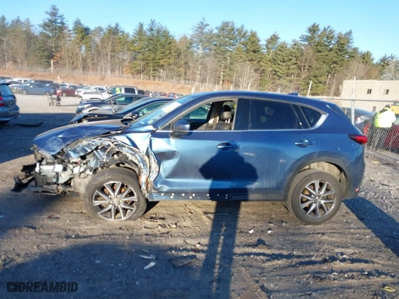 2018 Mazda CX-5 Grand Touring with VIN JM3KFBDM6J0350290, listed as a IAAI auction lot 41103223 with NaN miles. Bid and sale history available at carsss.com. Image 15.