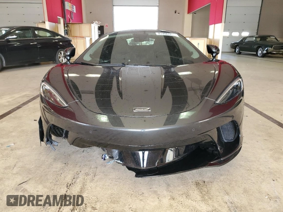 2023 McLaren GT z VIN SBM22GCAXPW002692, wystawiony jako Copart lot #41496504 z przebiegiem Nie podano mil oraz . Historia ofert i sprzedaży dostępna na DreamBid. Obrazek 5.