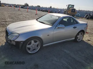 2000 Mercedes-Benz SLK 230 Kompressor с VIN WDBKK47F8YF156847, выставлен на аукционе Copart как лот 48810475 с пробегом 175 433 миль миль и Чистый • Clean title. История ставок и продаж доступна на DreamBid. Изображение 1.
