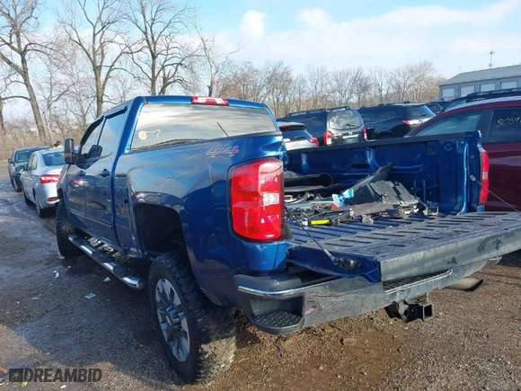 2015 Chevrolet Silverado 2500HD LT with VIN 1GC1KVEG6FF639961, listed as a IAAI auction lot 41172390 with 112,868 mi miles. Bid and sale history available at carsss.com. Image 3.