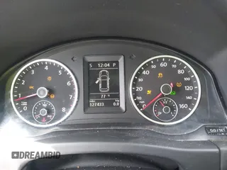 2010 Volkswagen Tiguan S z VIN WVGAV7AX3AW001762, wystawiony jako IAAI lot #42572895 z przebiegiem 127 433 mil mil oraz . Historia ofert i sprzedaży dostępna na DreamBid. Obrazek 7.