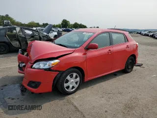 2009 Toyota Matrix S z VIN 2T1KE40E59C023533, wystawiony jako Copart lot #59608025 z przebiegiem 133 890 mil mil oraz Czysty tytuł • Clean title. Historia ofert i sprzedaży dostępna na DreamBid. Obrazek 1.