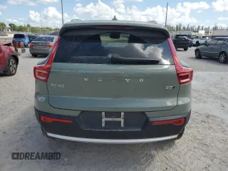 2025 Volvo XC40 Core Bright Theme z VIN YV4L12UJ4S2520540, wystawiony jako Copart lot #60871675 z przebiegiem 5 949 mil mil oraz Szkoda całkowita • Salvage title. Historia ofert i sprzedaży dostępna na DreamBid. Obrazek 6.