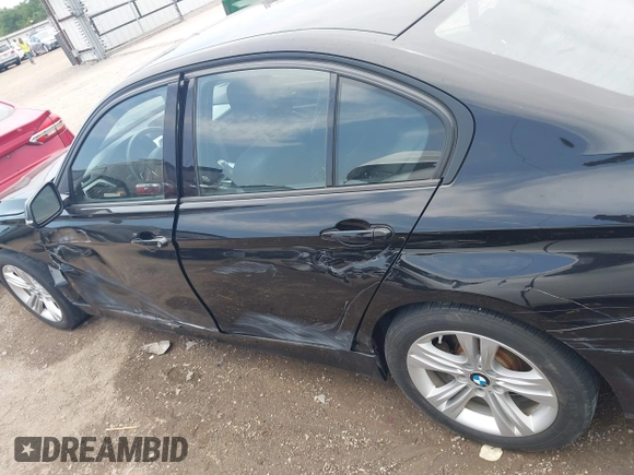 2016 BMW 3 Series 328i xDrive z VIN WBA8E3G59GNT26073, wystawiony jako IAAI lot #42337925 z przebiegiem 110 149 mil mil oraz . Historia ofert i sprzedaży dostępna na DreamBid. Obrazek 15.