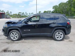 2025 Jeep Compass Latitude с VIN 3C4NJDBN9ST569440, выставлен на аукционе IAAI как лот 42098482 с пробегом 2 575 миль миль и . История ставок и продаж доступна на DreamBid. Изображение 15.