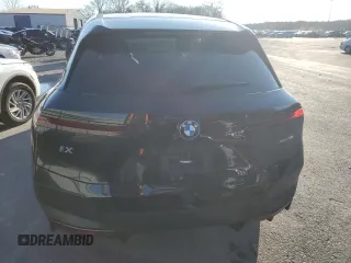 2022 BMW iX xDrive50 z VIN WB523CF09NCK46216, wystawiony jako Copart lot #46918714 z przebiegiem 26 342 mil mil oraz . Historia ofert i sprzedaży dostępna na DreamBid. Obrazek 6.