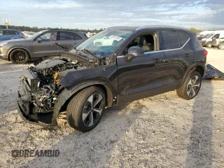 2025 Volvo XC40 Plus Bright Theme с VIN YV4L12UE2S2461572, выставлен на аукционе Copart как лот 85901304 с пробегом 291 миль миль и Списание • Salvage title. История ставок и продаж доступна на DreamBid. Изображение 1.