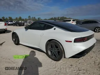 2023 Nissan Z Sport z VIN JN1BZ4AH8PM311031, wystawiony jako Copart lot #78017514 z przebiegiem 32 101 mil mil oraz Szkody całkowita. Historia ofert i sprzedaży dostępna na DreamBid. Obrazek 2.