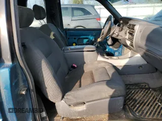 2001 Ford Explorer Sport z VIN 1FMYU70E21UC58568, wystawiony jako Copart lot #52003165 z przebiegiem 185 064 mil mil oraz Czysty tytuł • Clean title. Historia ofert i sprzedaży dostępna na DreamBid. Obrazek 7.
