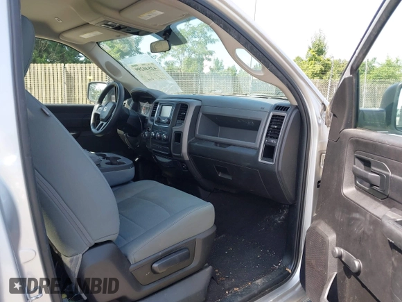 2018 Ram 1500 Tradesman with VIN 3C6JR6DG8JG129127, listed as a IAAI auction lot 42540299 with 117,414 mi miles and . Bid and sale history available at DreamBid. Image 5.