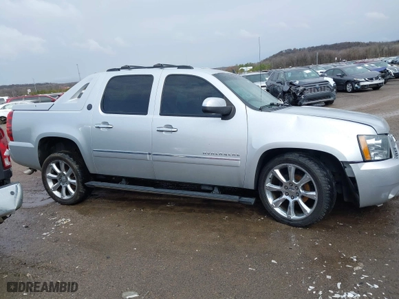 2013 Chevrolet Avalanche LTZ with VIN 3GNTKGE73DG306592, listed as a IAAI auction lot 41695072 with 243,700 mi miles. Bid and sale history available at carsss.com. Image 13.
