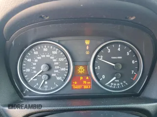 2007 BMW 3 Series 328xi z VIN WBAVC73517KP33537, wystawiony jako Copart lot #84838494 z przebiegiem 154 227 mil mil oraz Szkoda całkowita • Salvage title. Historia ofert i sprzedaży dostępna na DreamBid. Obrazek 9.
