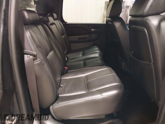 2007 Chevrolet Avalanche LTZ with VIN 3GNFK12327G236731, listed as a IAAI auction lot 41707271 with 243,088 mi miles. Bid and sale history available at carsss.com. Image 5.