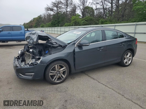 2014 Volvo S60 T5 z VIN YV1612FS9E2275447, wystawiony jako Copart lot #59988845 z przebiegiem 117 805 mil mil oraz Szkoda całkowita • Salvage title. Historia ofert i sprzedaży dostępna na DreamBid. Obrazek 1.