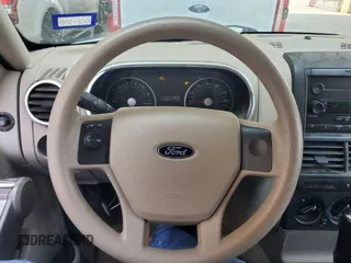 2006 Ford Explorer XLS z VIN 1FMEU62E26UB17291, wystawiony jako IAAI lot #42378335 z przebiegiem 158 911 mil mil oraz . Historia ofert i sprzedaży dostępna na DreamBid. Obrazek 10.