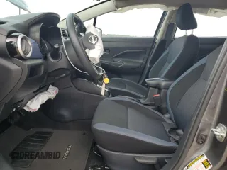 2024 Nissan Versa SV z VIN 3N1CN8EV2RL894345, wystawiony jako Copart lot #54180885 z przebiegiem 27 692 mil mil oraz Szkoda całkowita • Salvage title. Historia ofert i sprzedaży dostępna na DreamBid. Obrazek 7.