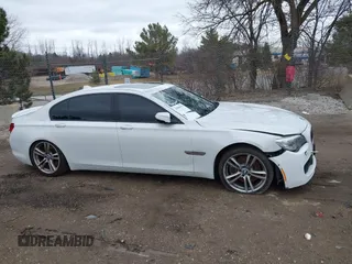 2013 BMW 7 Series 750Li xDrive with VIN WBAYF8C59DD141068, listed as a IAAI auction lot 41868043 with 92,727 mi miles. Bid and sale history available at carsss.com. Image 13.