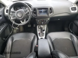2018 Jeep Compass Latitude z VIN 3C4NJDBB9JT232917, wystawiony jako Copart lot #79050354 z przebiegiem 79 885 mil mil oraz Czysty tytuł • Clean title. Historia ofert i sprzedaży dostępna na DreamBid. Obrazek 8.