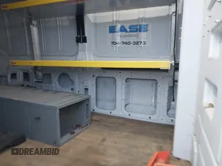2022 Ford Transit Cargo z VIN 1FTBR2CG0NKA17606, wystawiony jako IAAI lot #41061434 z przebiegiem 64 062 mil mil oraz . Historia ofert i sprzedaży dostępna na DreamBid. Obrazek 8.