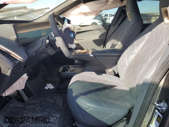 2023 BMW iX M60 z VIN WB533CF00PCM07995, wystawiony jako Copart lot #46043845 z przebiegiem Nie podano mil oraz Szkoda całkowita • Salvage title. Historia ofert i sprzedaży dostępna na DreamBid. Obrazek 7.