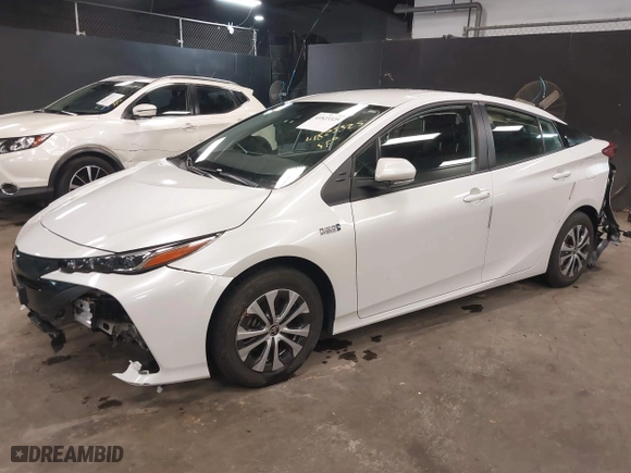 2022 Toyota Prius Prime LE with VIN JTDKAMFP4N3204257, listed as a IAAI auction lot 41823325 with 28,635 mi miles. Bid and sale history available at carsss.com. Image 17.