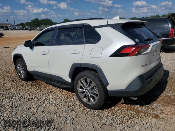 2021 Toyota RAV4 XLE Premium z VIN 2T3C1RFV0MW134008, wystawiony jako Copart lot #62676445 z przebiegiem 61 115 mil mil oraz Szkoda całkowita • Salvage title. Historia ofert i sprzedaży dostępna na DreamBid. Obrazek 2.
