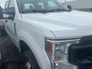 2022 Ford F-350 XL z VIN 1FD8W3HT3NED68650, wystawiony jako Copart lot #54902295 z przebiegiem 399 290 mil mil oraz Czysty tytuł • Clean title. Historia ofert i sprzedaży dostępna na DreamBid. Obrazek 1.