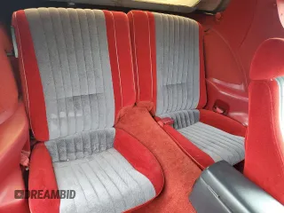 1986 Pontiac Firebird Trans Am z VIN 1G2FW87F8GL239553, wystawiony jako Copart lot #78263424 z przebiegiem 65 161 mil mil oraz Tytuł czysty. Historia ofert i sprzedaży dostępna na DreamBid. Obrazek 10.
