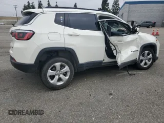 2018 Jeep Compass Latitude with VIN 3C4NJDBB6JT481739, listed as a Copart auction lot 58528565 with 97,788 mi miles and Salvage title. Bid and sale history available at DreamBid. Image 3.