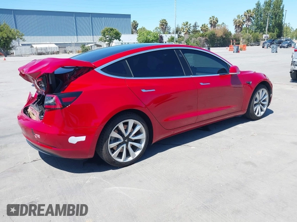 2018 Tesla Model 3 Long Range Battery z VIN 5YJ3E1EAXJF048839, wystawiony jako IAAI lot #42328412 z przebiegiem 83 083 mil mil oraz . Historia ofert i sprzedaży dostępna na DreamBid. Obrazek 4.
